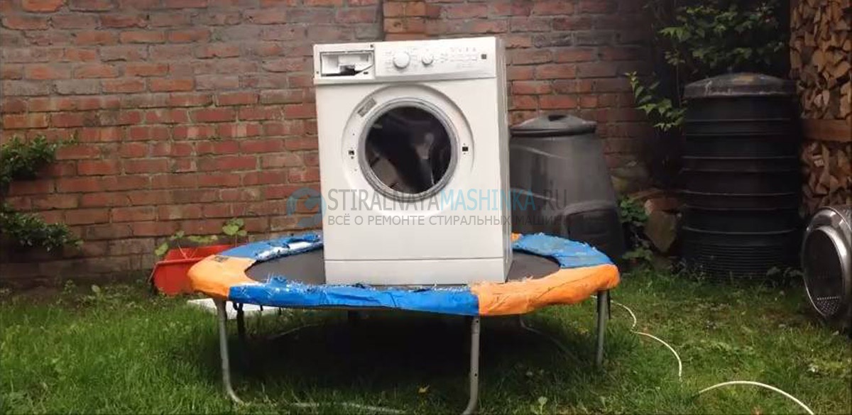 Почему стиральная машина прыгает при отжиме
